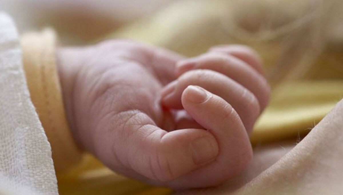 Οι Ελληνίδες γεννούν λιγότερο και σε μεγαλύτερη ηλικία