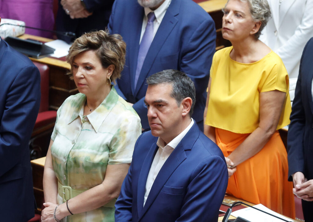 Ο Τσίπρας δεν είναι… Καραμανλής – Θα μιλάει στη Βουλή όταν το θεωρεί αναγκαίο