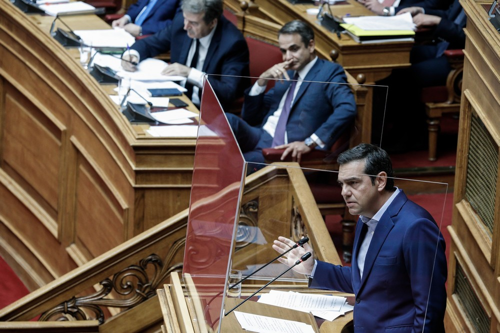 Τσίπρας σε Μητσοτάκη: Μοιράσατε τα λεφτά στα ΜΜΕ λες και ήταν της οικογένειάς σας
