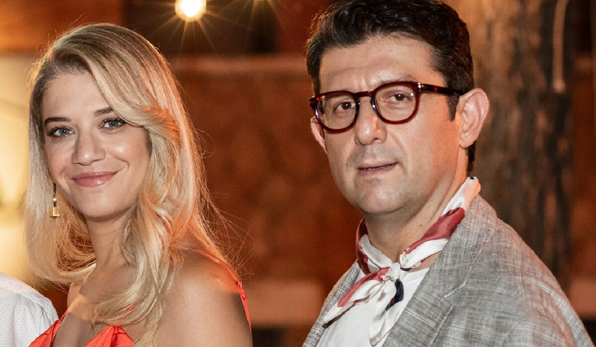 Κάνε ότι κοιμάσαι ΙΙ – Μιχάλης Οικονόμου για Τζένη Θεωνά: «Έχω έρωτα με τη Τζένη»