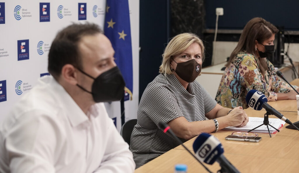 Η ενημέρωση για τον κορονοϊό στην Ελλάδα (LIVE ΕΙΚΟΝΑ)