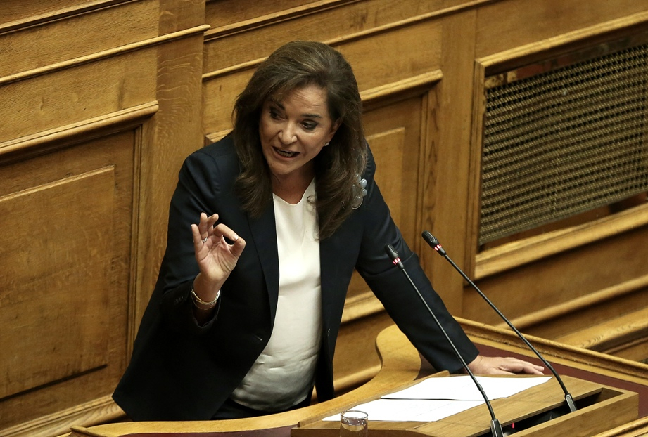 Με ποια βουλευτή της αντιπολίτευσης ζήτησε να φωτογραφηθεί η Ντ. Μπακογιάννη (Εικόνα)