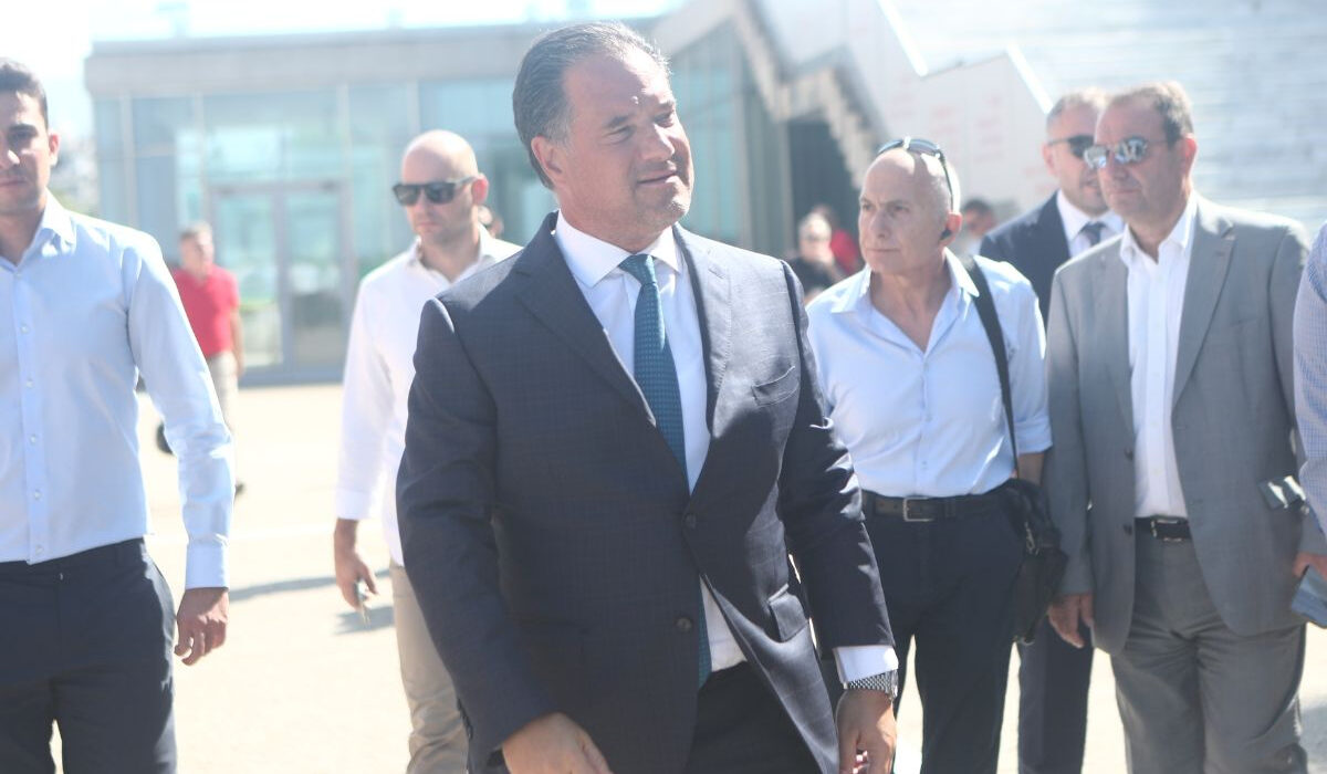 Ο Άδωνις κάνει το μαύρο – άσπρο στο ΕΣΥ και εξοργίζει ακόμα και τους Νεοδημοκράτες