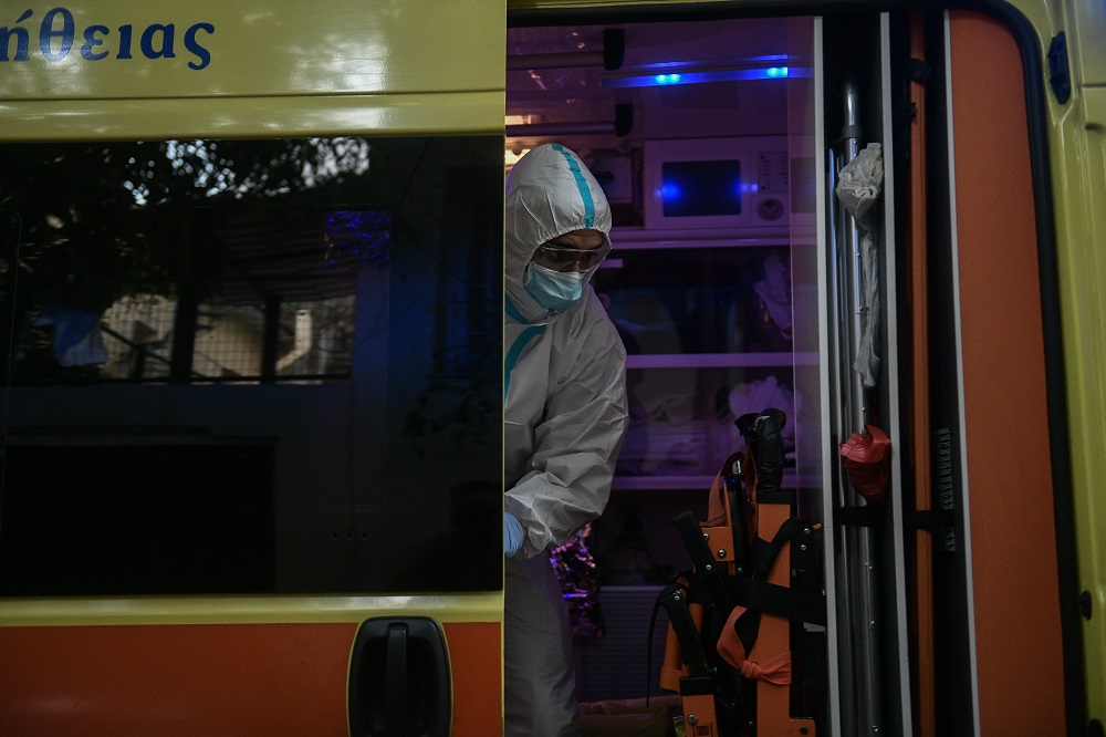 Πού εντοπίστηκαν τα 1424 κρούσματα, οι περιοχές – Θρίλερ με 439 στην Αθήνα