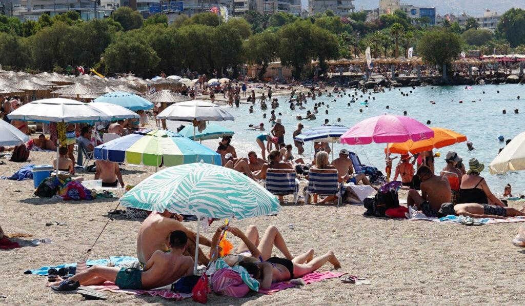 Meteo: Μικρή υποχώρηση του καύσωνα τη Δευτέρα 17/7 – Δυνατοί βοριάδες στο Αιγαίο