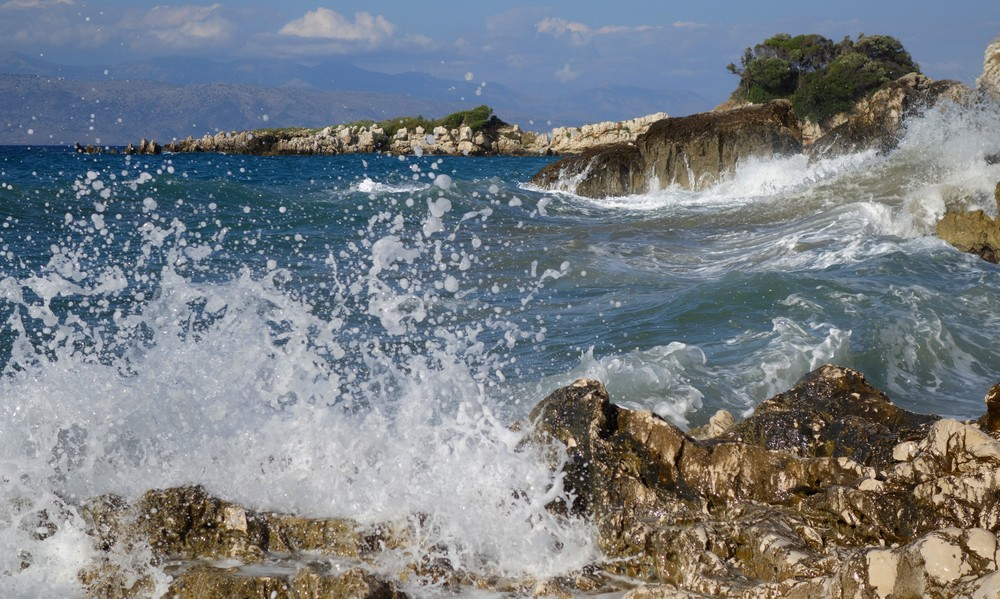 Καιρός: Λιακάδα και μελτέμι έως 7 μποφόρ στο Αιγαίο