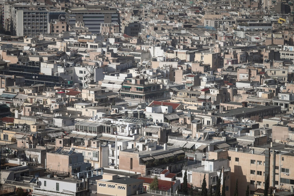 ΕΝΦΙΑ: Πλησιάζει η ώρα για τα ραβασάκια – Πότε πληρώνουμε την πρώτη δόση