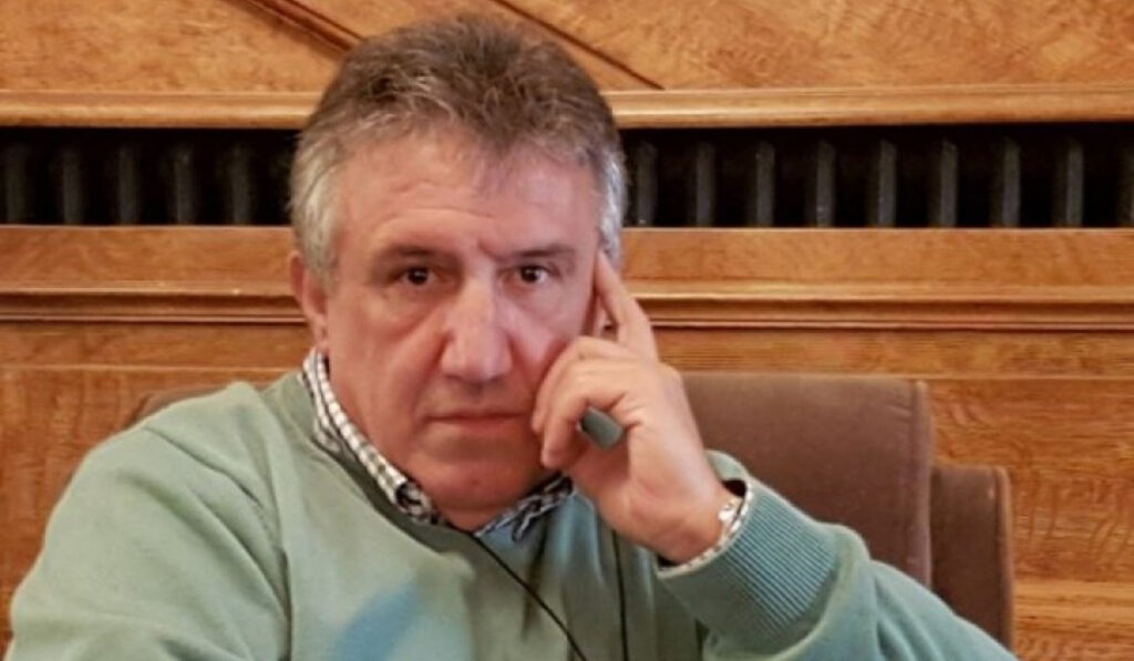 Γιώργος Λακόπουλος: ΠΑΣΟΚ – ΚΙΝΑΛ. Ένας κομματικός μηχανισμός που ντύθηκε «συνέδριο»
