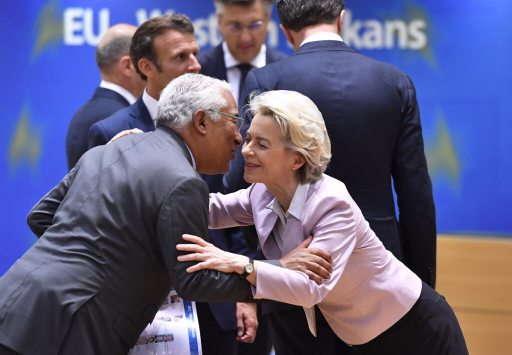 Δύο ύποπτοι για οικονομικά σκάνδαλα, φαβορί για τις κορυφαίες θέσεις στην ΕΕ