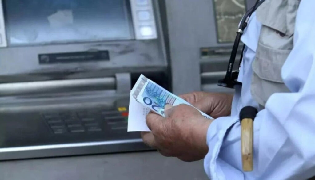 Ώρα πληρωμής για τις συντάξεις Ιανουαρίου 2024: Πότε μπαίνουν τα λεφτά