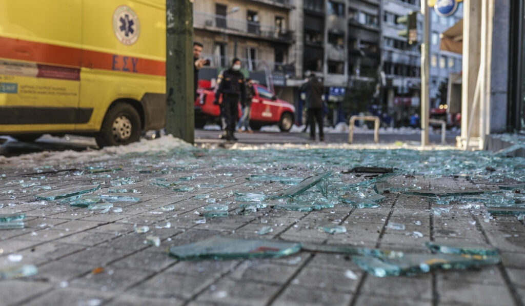 Παγκράτι: Έκρηξη σε πολυκατοικία που μένουν αστυνομικοί