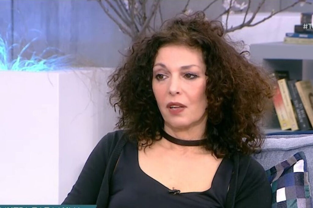 Δήμητρα Παπαδήμα: «Δεν θέλει η μάνα μου να εμβολιαστεί στα 86 της, ας πάρουν το κατοστάρικο»