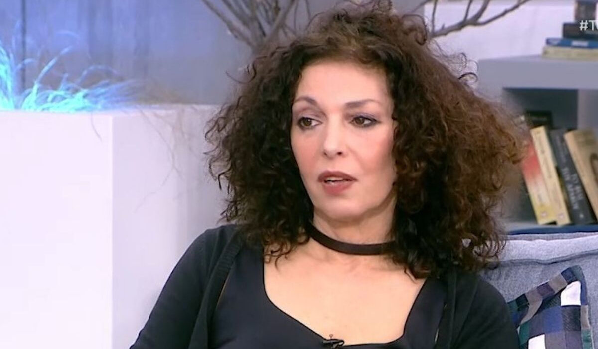 Δήμητρα Παπαδήμα: «Δεν θέλει η μάνα μου να εμβολιαστεί στα 86 της, ας πάρουν το κατοστάρικο»