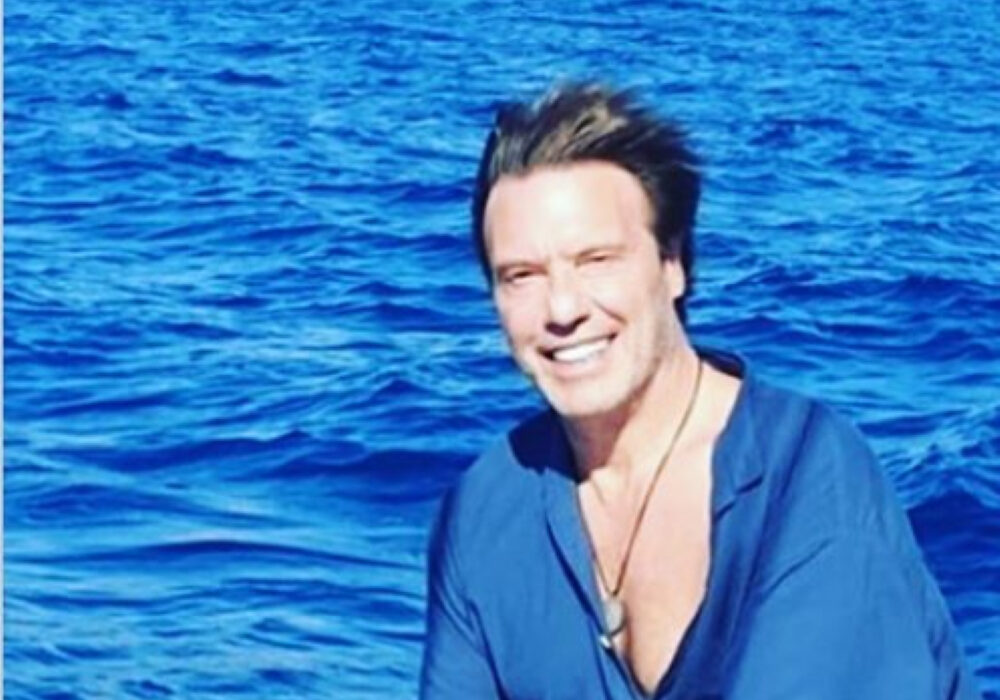 Στράτος Τζώρτζογλου: Με μάσκα και στον γάιδαρο