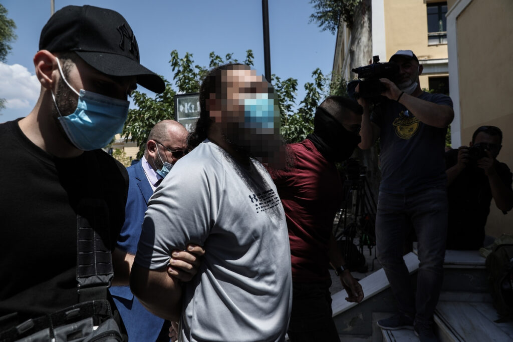 Μονή Πετράκη: «Δεν υπάρχει εκκλησιαστική δικαιοσύνη» φώναξε έξω από ανακριτή ο ιερέας