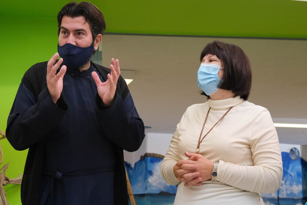 Βρέθηκε μεγάλο χρηματικό ποσό σε «θυρίδα» στο σπίτι του πατέρα Αντώνιου και της πρεσβυτέρας