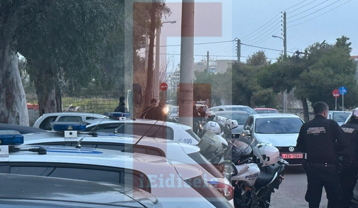 Ελευσίνα: Θρίλερ με αστυνομικό που ταμπουρώθηκε στο σπίτι – Καυγάδισε με τη σύζυγό του (Εικόνες)