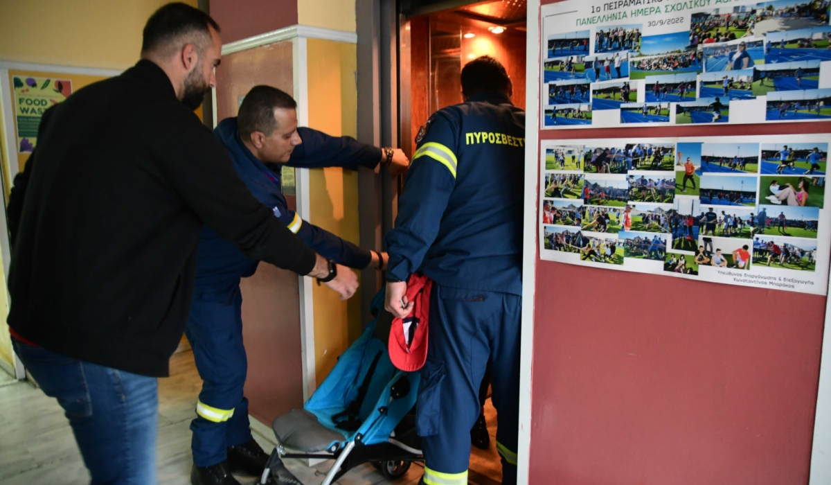 Λάρισα: Ηλικιωμένος πήγε να ψηφίσει και κλείστηκε στο ασανσέρ