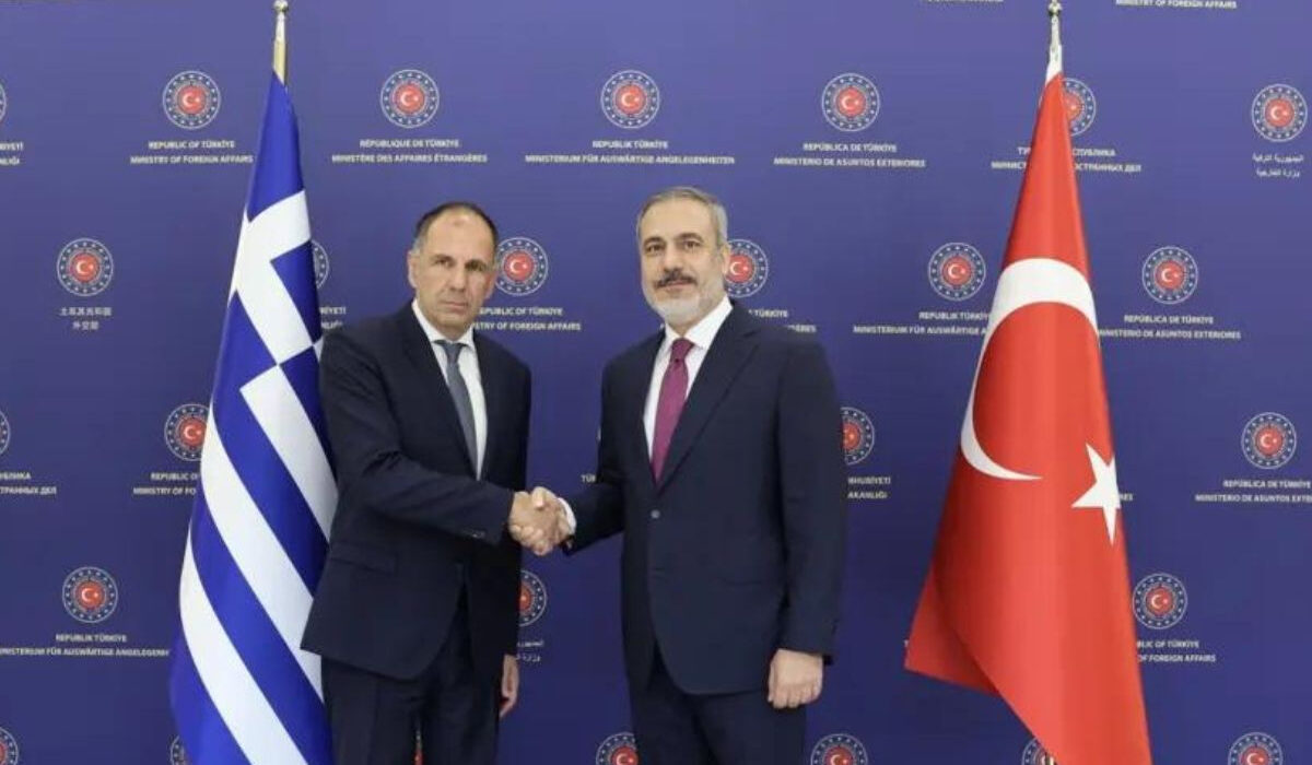 Πάνω από δύο ώρες κράτησε η συνάντηση Γεραπετρίτη – Φιντάν στην Άγκυρα