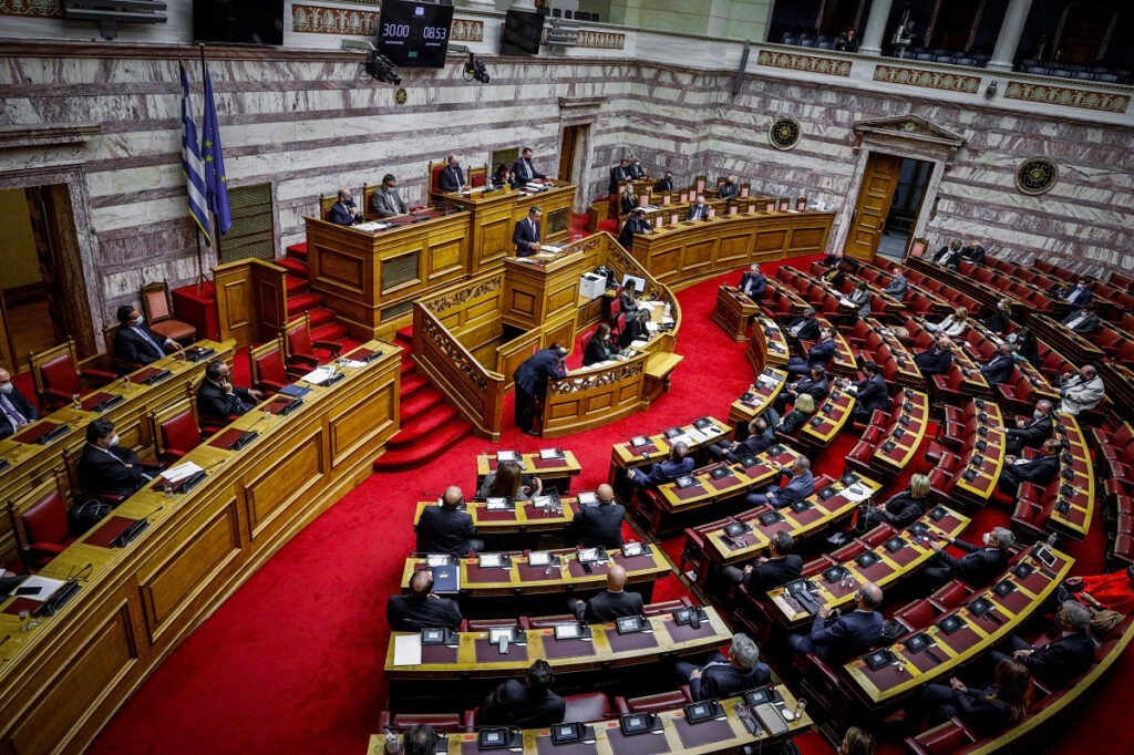 Στα κάγκελα οι γαλάζιοι βουλευτές με τον ανασχηματισμό-«αγανακτισμένοι» οι «νομιμόφρονες»