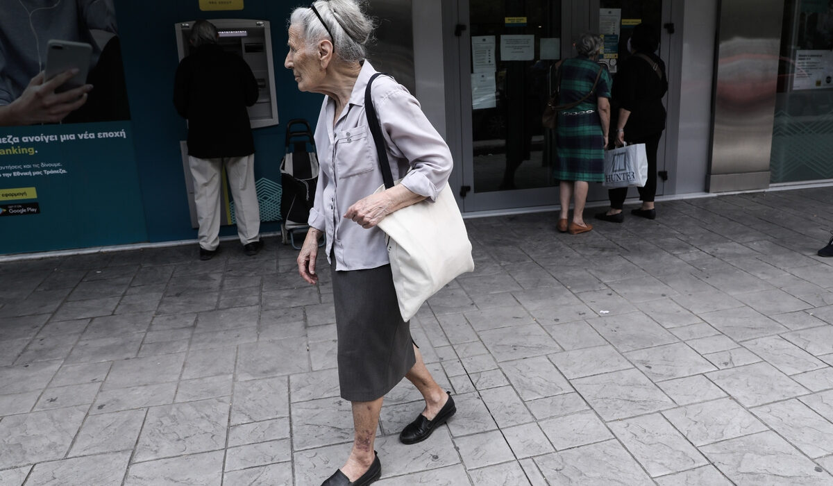 Αύξηση 744,33 ευρώ στη σύνταξη: Το λάθος του ΕΦΚΑ που διορθώθηκε