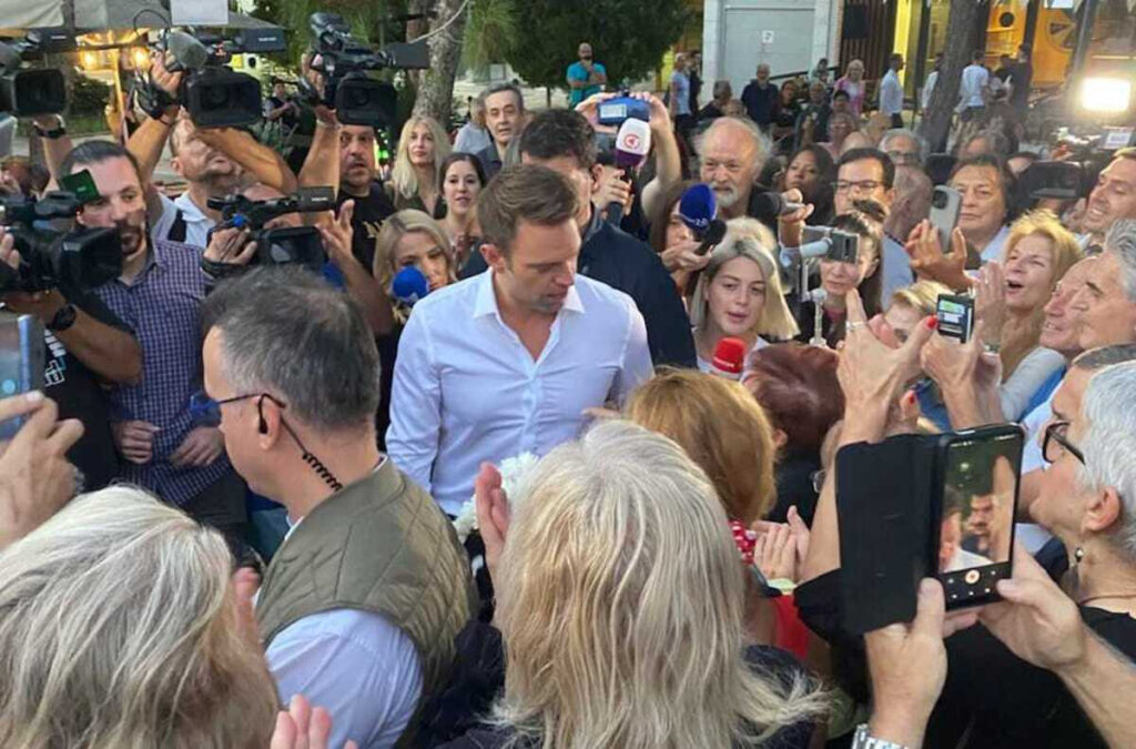Στη Νέα Σμύρνη ο Κασσελάκης – «Στέφανε, θυμήσου, η βάση είναι μαζί σου»