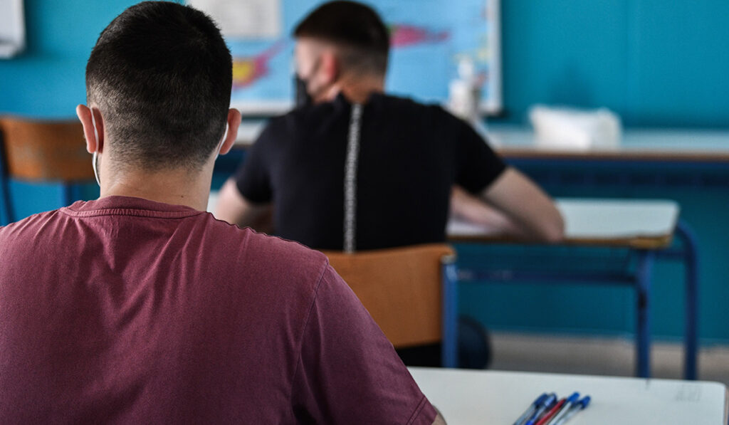Πανελλήνιες 2022: Σχεδόν 3 στους 4 υποψηφίους έμαθαν τη βαθμολογία τους με SMS