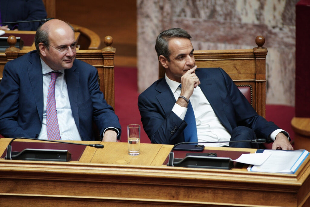 «Ξηλώνουν» το φορολογικό νομοσχέδιο για τους ελεύθερους επαγγελματίες – Όλες οι αλλαγές