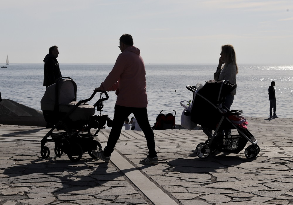 Κορονοϊός: Κλείνουν οργανωμένες παραλίες και χιονοδρομικά κέντρα