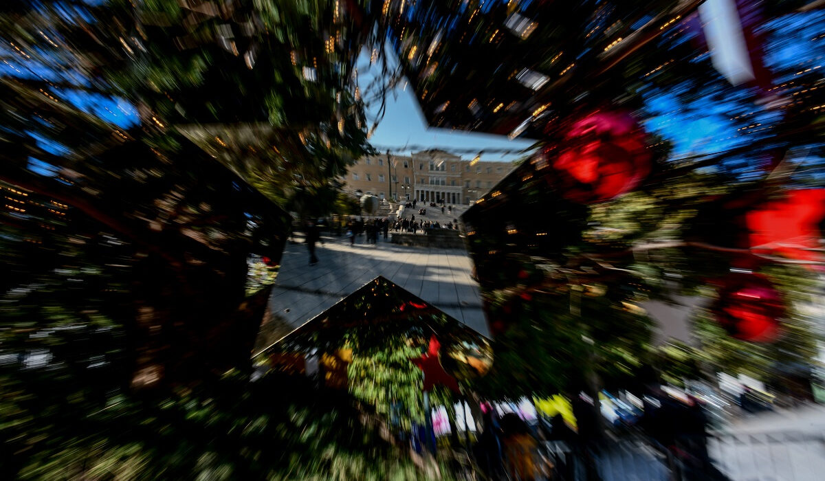 Ώρα μηδέν για τα Χριστούγεννα: Ένα-ένα τα νέα μέτρα και πόσο πιθανά είναι