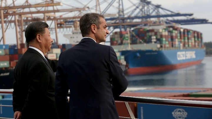 Στις εγκαταστάσεις της Cosco Μητσοτάκης – Σι Τζινπίνγκ