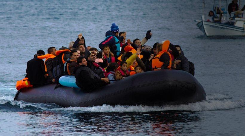Στο λιμάνι της Καλαμάτας 69 μετανάστες που περισυνελέγησαν σώοι νοτιοδυτικά της Ζακύνθου