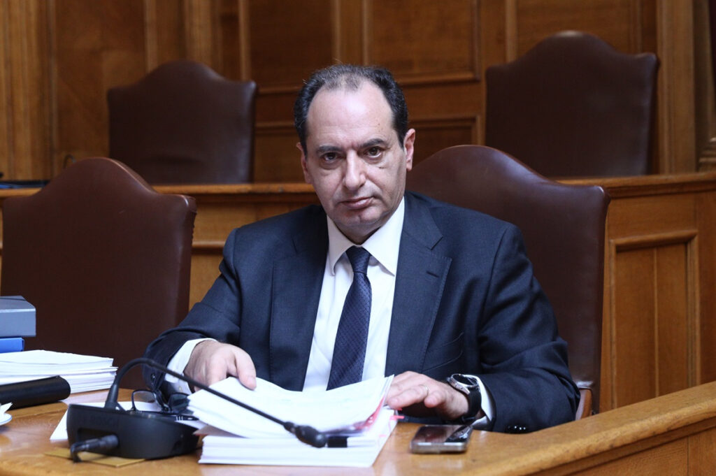 Τους εξάντλησε ο Σπίρτζης – Κατέθετε για 11,5 ώρες!
