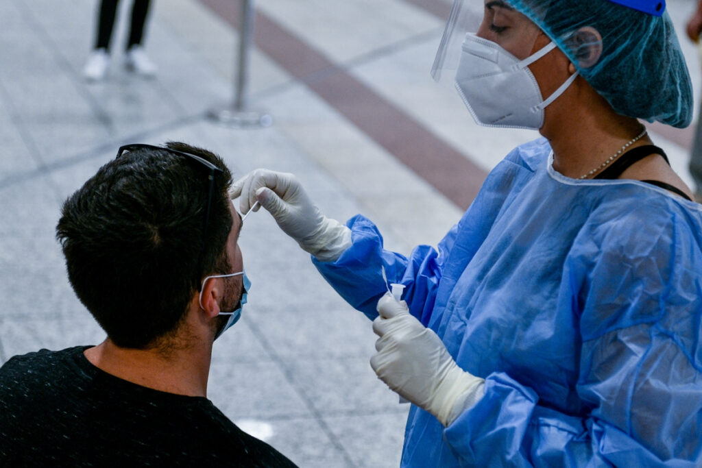 Αλλαγές για το rapid test και τους συνοδούς στον οδοντίατρο