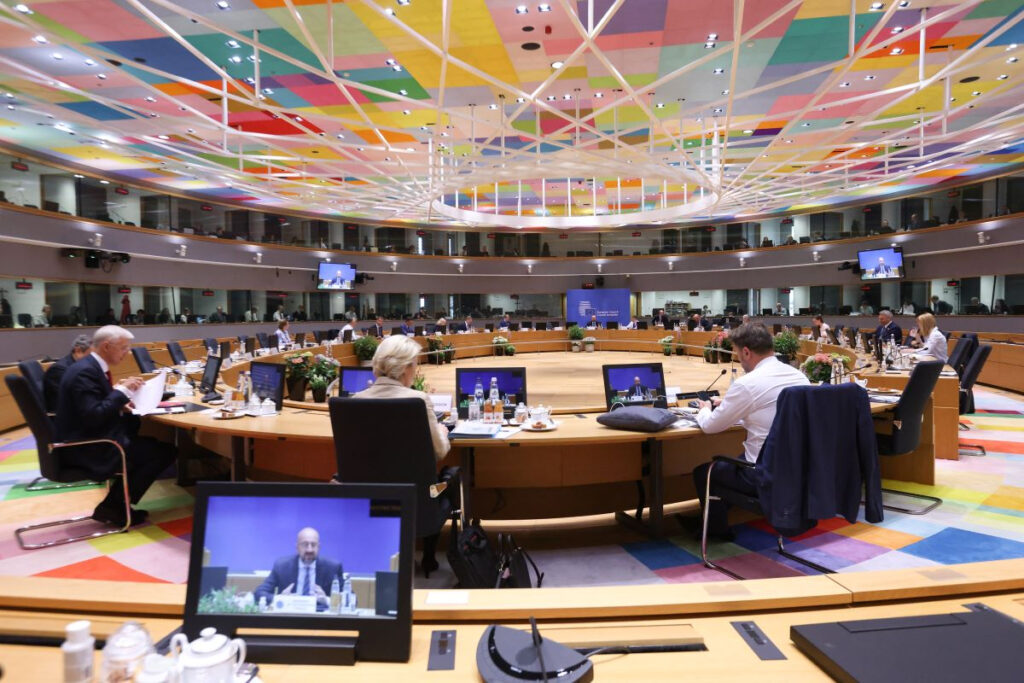 Εκτός ευρωπαϊκών κυρώσεων ο Κύριλλος – Έβαλε το χέρι του ο Όρμπαν
