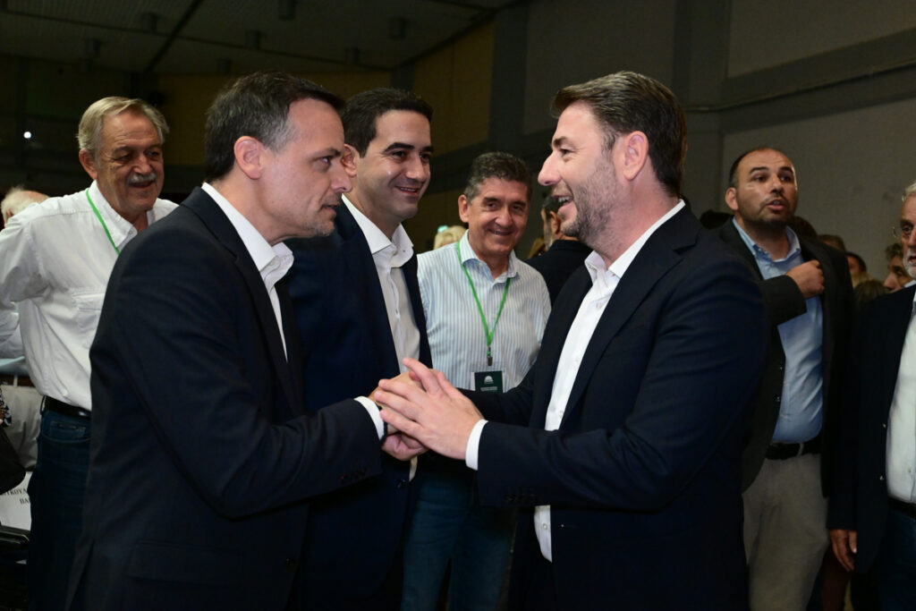 Εκλογές ΠΑΣΟΚ: Debate για το debate Ανδρουλάκη και Δούκα – Επαφές και συμμαχίες για τον β’ γύρο
