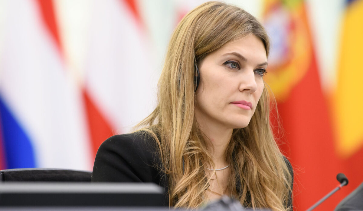 Τα… αντι-βραβεία του Politico σε Εύα Καϊλή και Ρομπέρτα Μέτσολα