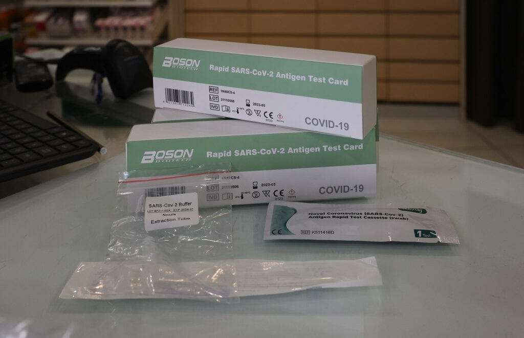 Σχολεία: Νέα self test από Τετάρτη – Πόσα κρούσματα έβγαλαν σήμερα