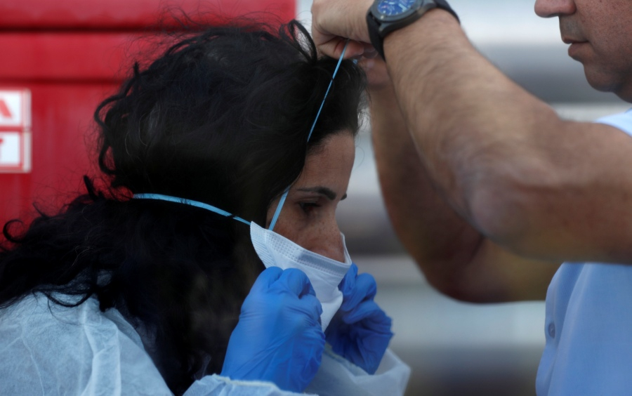 Κορονοϊός στην Ελλάδα: Εκατοντάδες γιατροί και νοσηλευτές σε καραντίνα