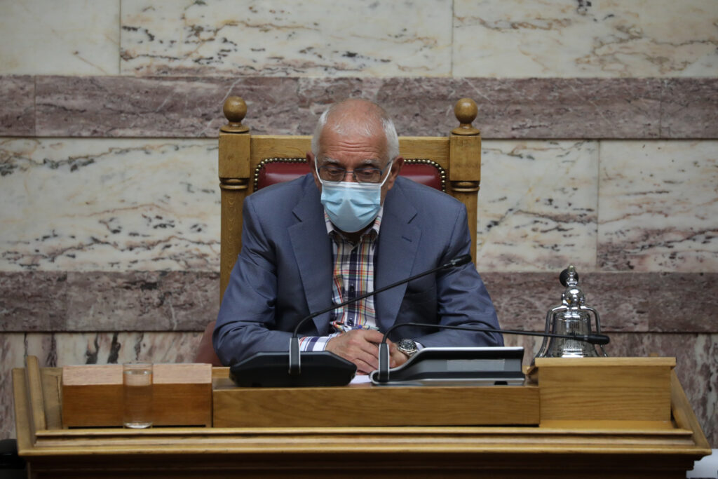 Υπέρ του υποχρεωτικού εμβολιασμού στην εστίαση ο Κακλαμάνης
