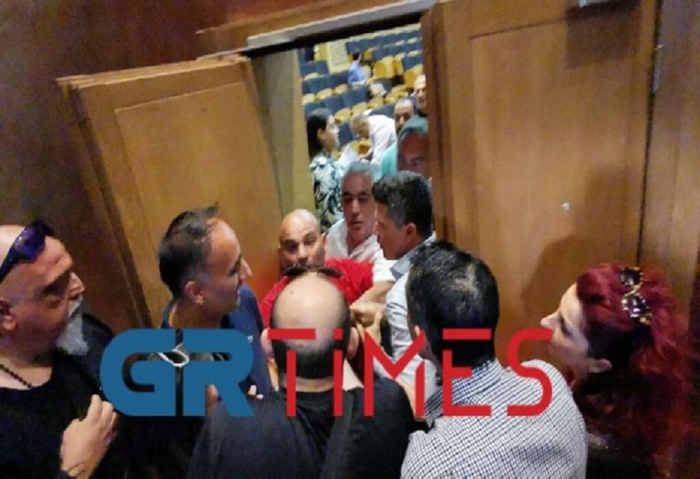 Θεσσαλονίκη: «Άναψαν τα αίματα» στο δημοτικό συμβούλιο Καλαμαριάς