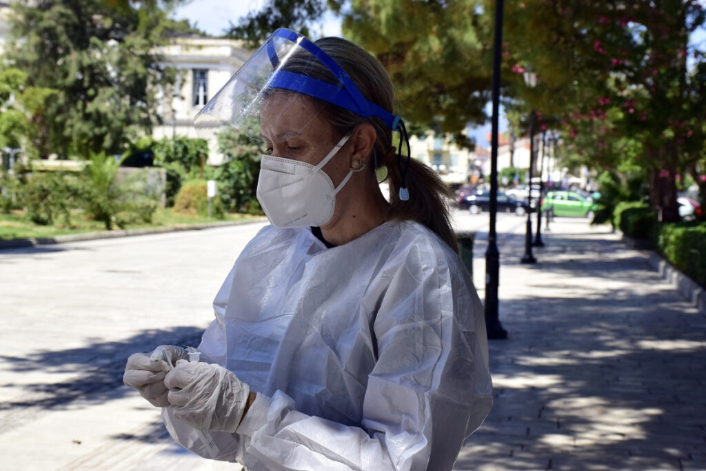 Κορονοϊός: Ρεκόρ θετικότητας σε 11 περιοχές – Οι 6 «καθαρές»