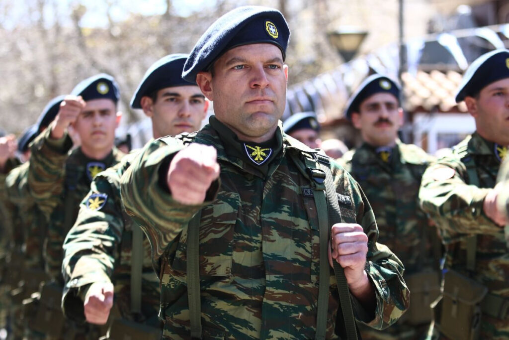 «Μπράβο Στέφανε»: Νέες φωτογραφίες με τον Κασσελάκη στα χακί – Το μήνυμά του μετά την παρέλαση