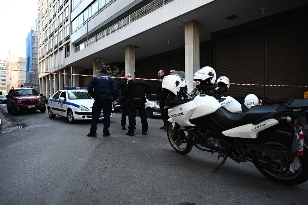 Πώς η αντιτρομοκρατική έφτασε από τον «ληστή με τα τατουάζ» στον πυρήνα των βομβιστών