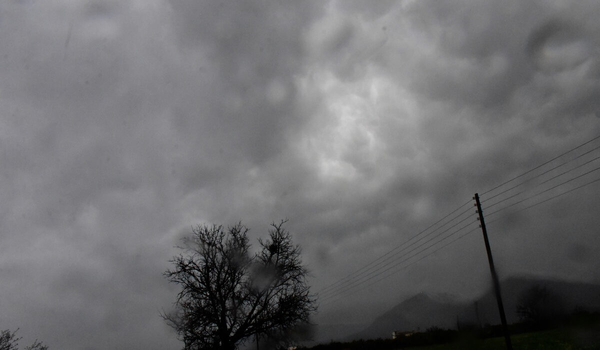 Meteo: Τοπικές βροχές στα δυτικά και βόρεια την Τρίτη 25/4