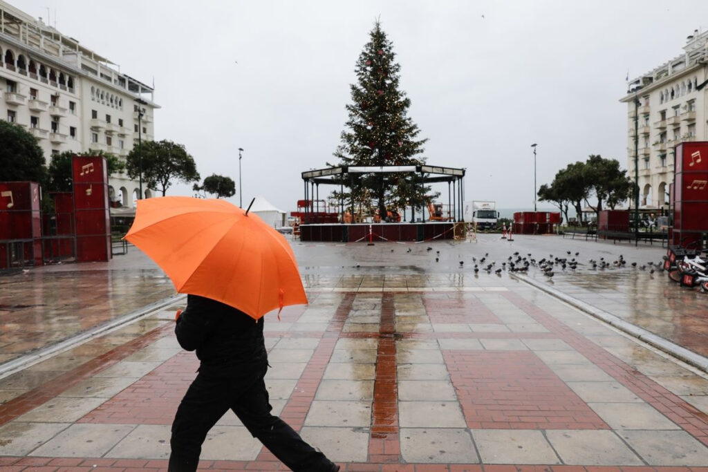 Κακοκαιρία 36 ωρών με καταιγίδες και μπουρίνια: Τι λένε οι μετεωρολόγοι (βίντεο – χάρτες)