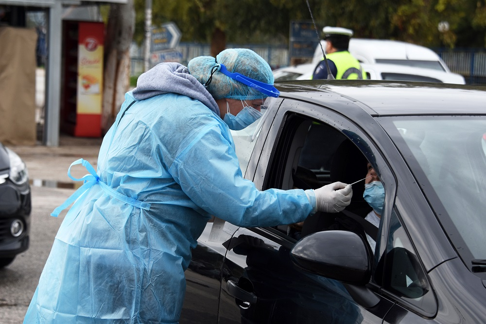 Κρούσματα σήμερα: Δεν μειώνονται σε Λάρισα και Έβρο