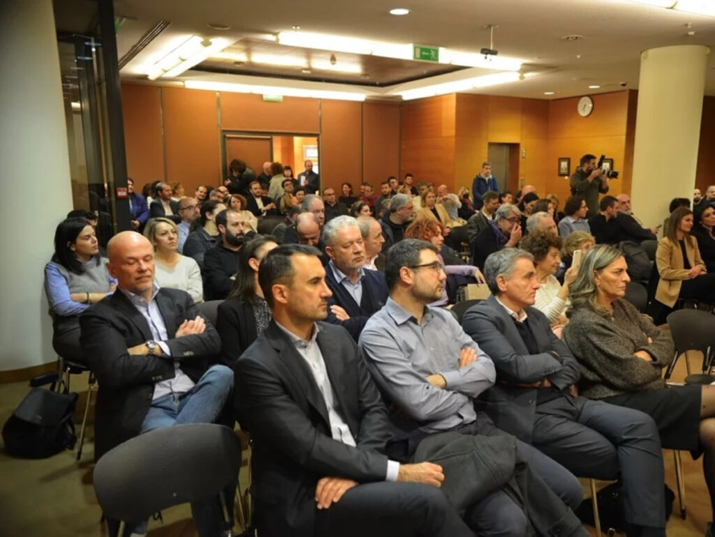 Μια τυχαία συνεύρεση ή πάμε για «νέα κόλπα;»