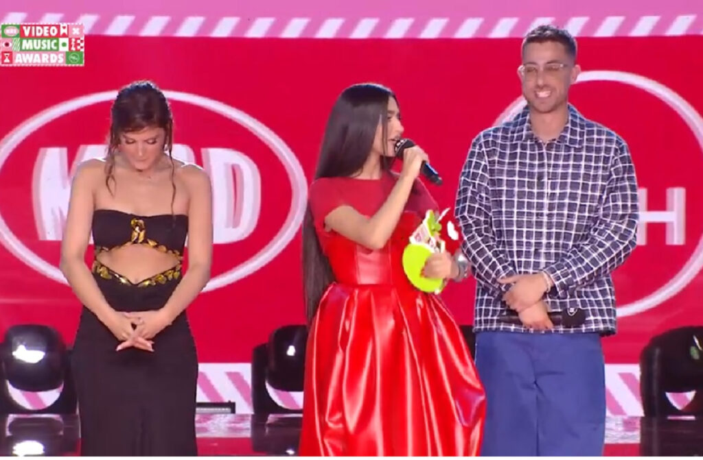 MAD VMA 2024: Εικόνες από τις λαμπερές παρουσίες στο πράσινο χαλί – Φουρέιρα και Αναστασία στις απονομές