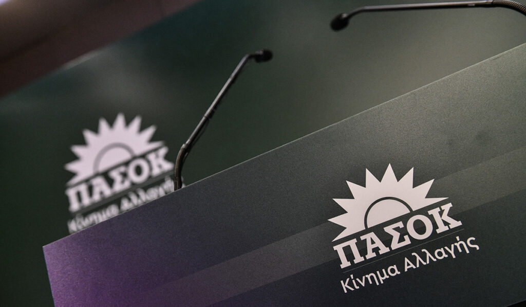 ΠΑΣΟΚ: Το Fuel Pass 2 θα εξανεμιστεί τις επόμενες μέρες, η βενζίνη οδεύει στα 3 ευρώ